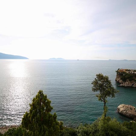 Skyhill Boutique Hotel Vlorë Esterno foto