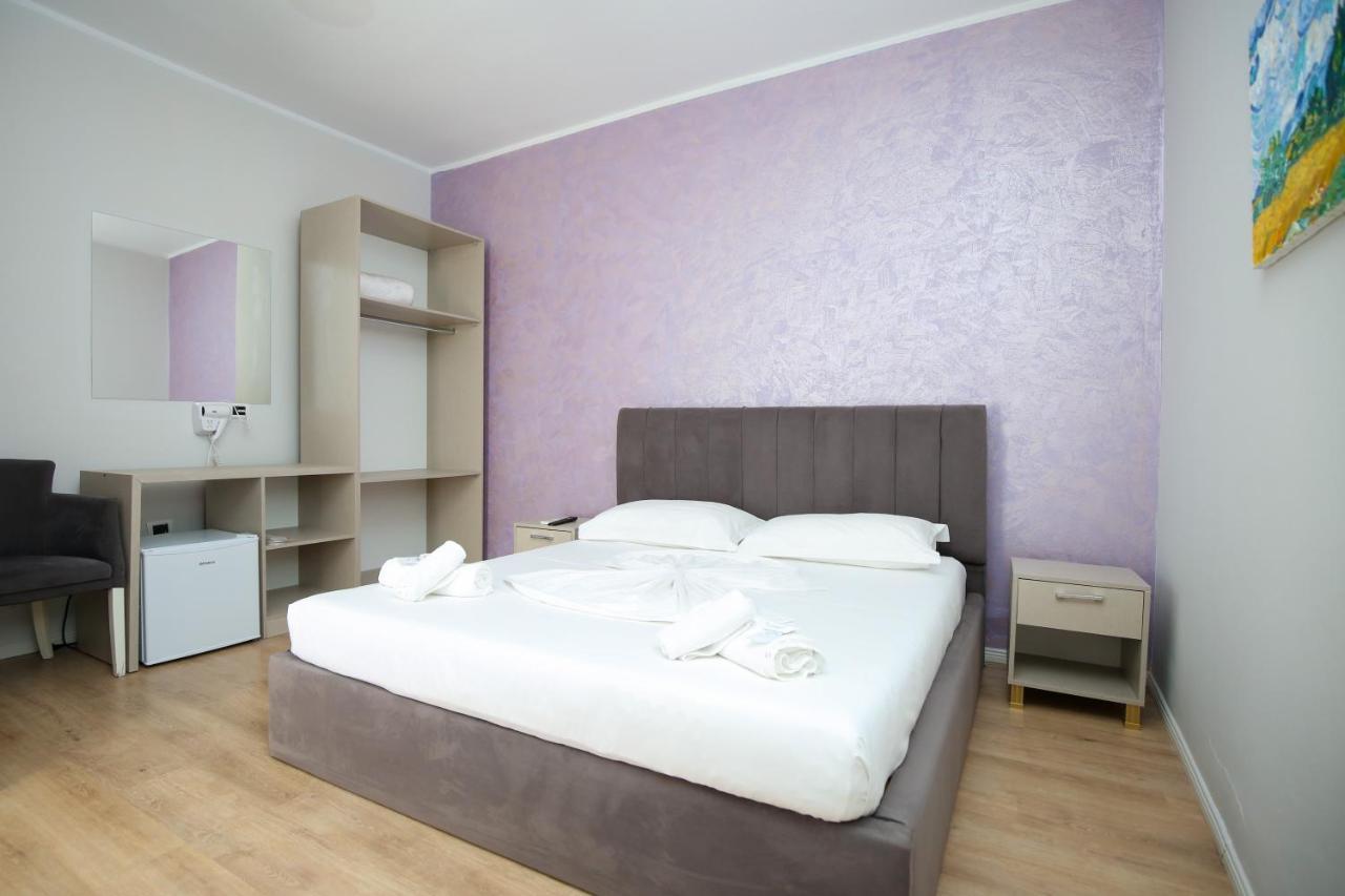 Skyhill Boutique Hotel Vlorë Esterno foto