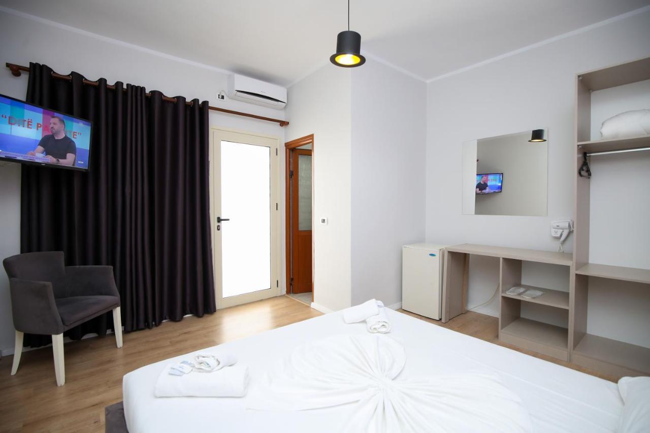 Skyhill Boutique Hotel Vlorë Esterno foto