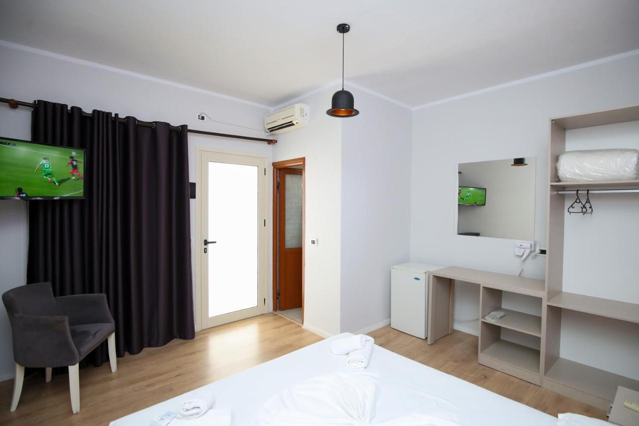 Skyhill Boutique Hotel Vlorë Esterno foto