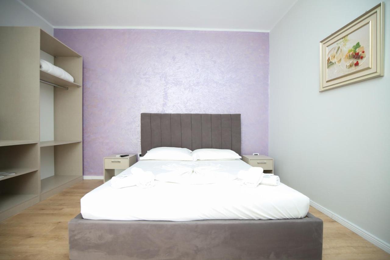 Skyhill Boutique Hotel Vlorë Esterno foto
