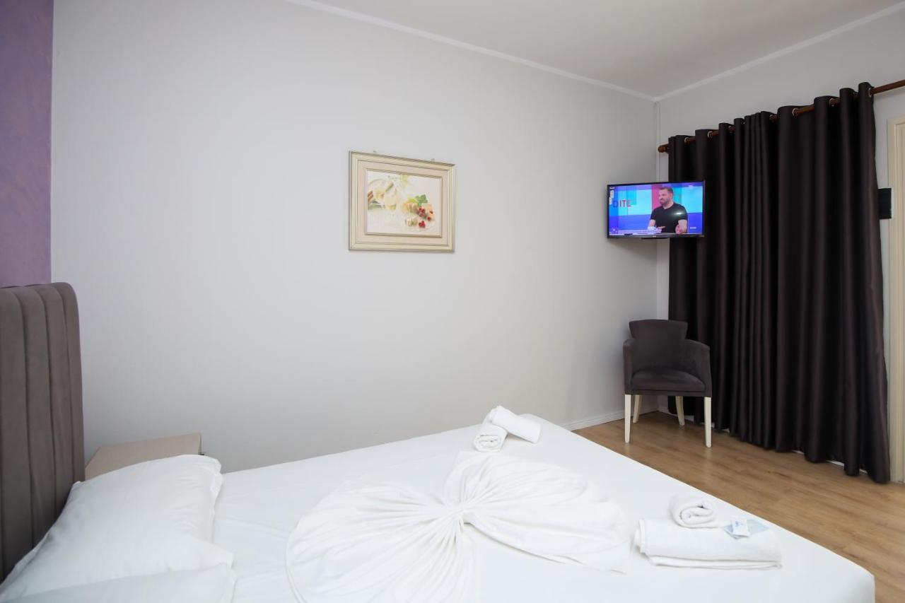 Skyhill Boutique Hotel Vlorë Esterno foto