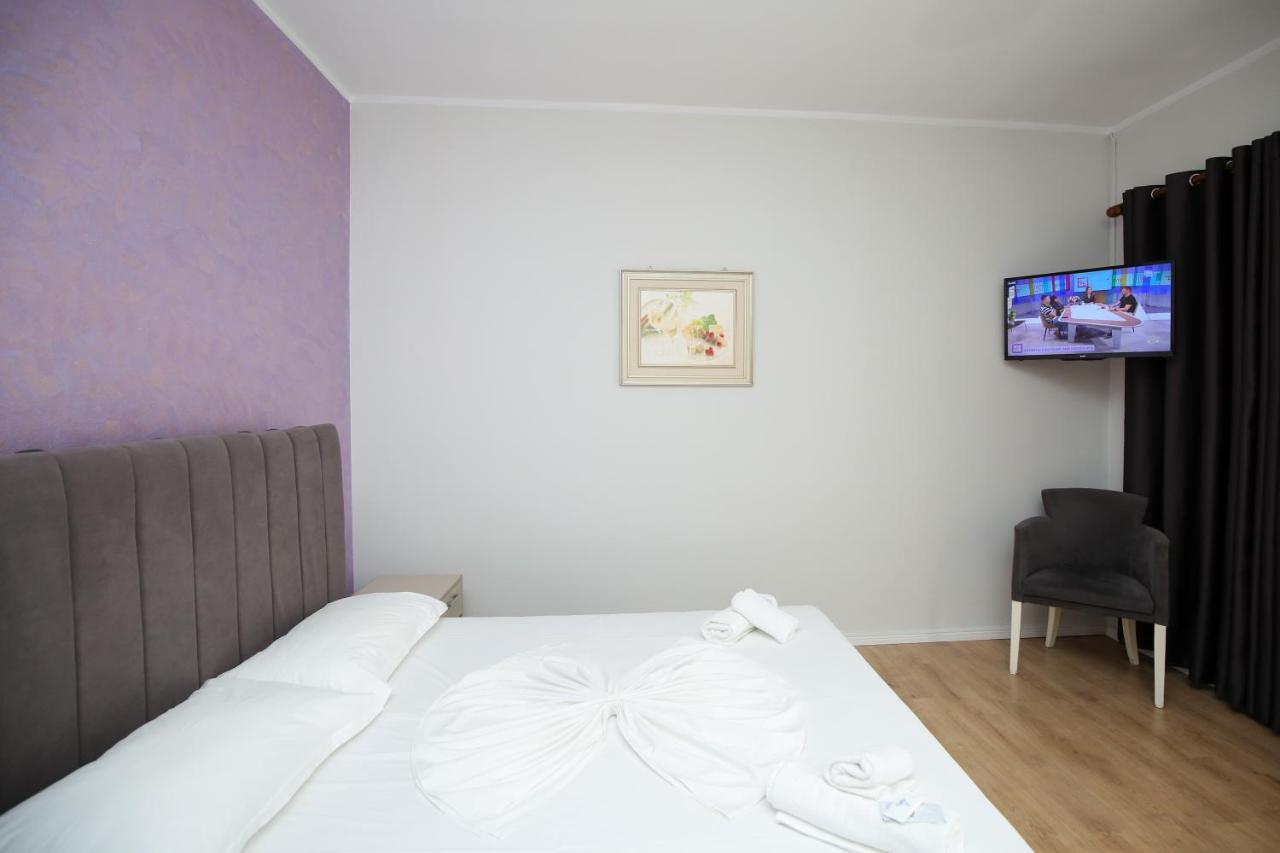Skyhill Boutique Hotel Vlorë Esterno foto