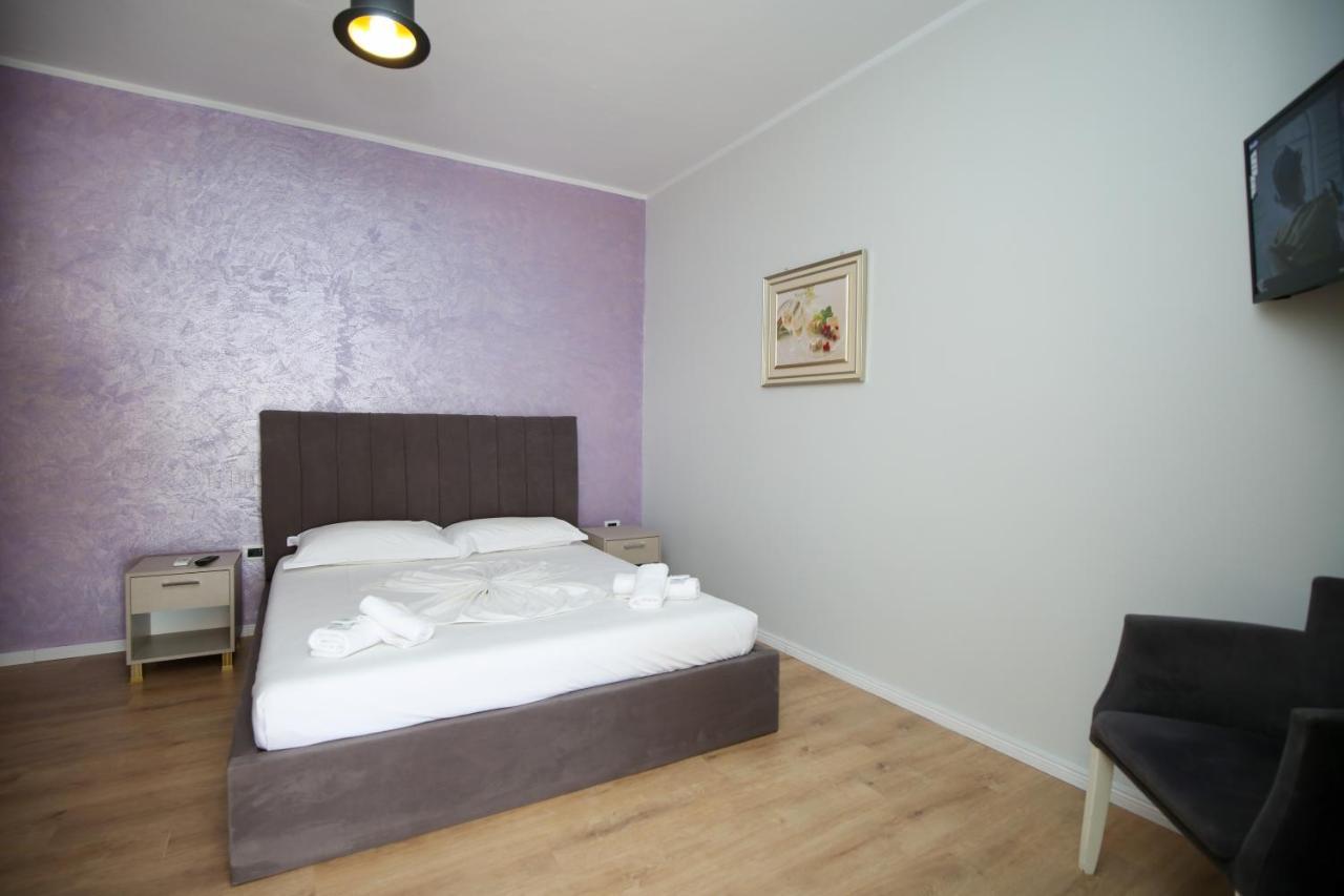 Skyhill Boutique Hotel Vlorë Esterno foto
