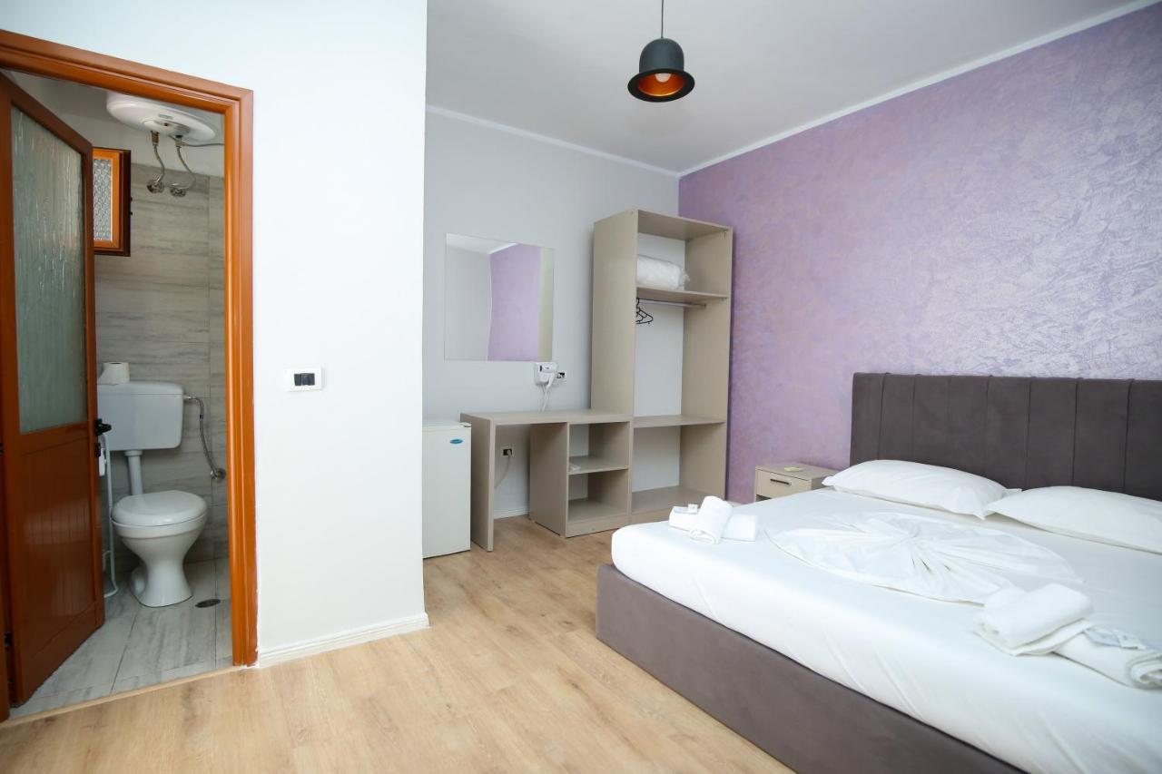 Skyhill Boutique Hotel Vlorë Esterno foto